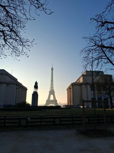 Paris: Eiffel Tower&Seine River Electric Bike Tour 3 hours - Electric Bikes on the Seine: What the Ride Feels Like (and Why It Works)