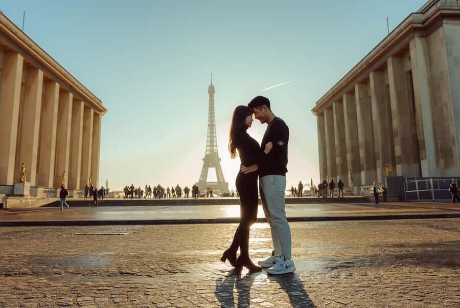 Paris: Eiffel Tower Street Photoshoot - Where You Meet and Why Chaillot Works for Eiffel Tower Photos