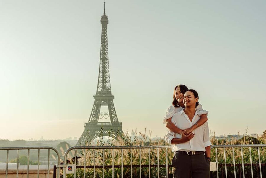 Paris: Eiffel Tower Street Photoshoot - Price and Value: Is $51 Good for a Private Eiffel Tower Session?