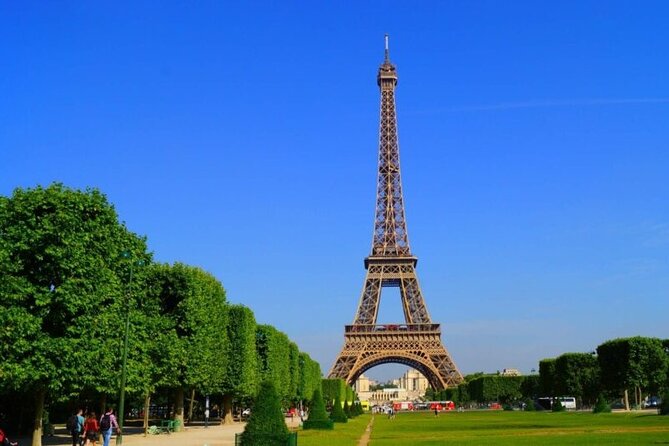 Paris: Eiffel Tower Summit Small-Group Guided Tour Max 6 People - The Glass Elevator to the Summit (and Why the Guide Matters)