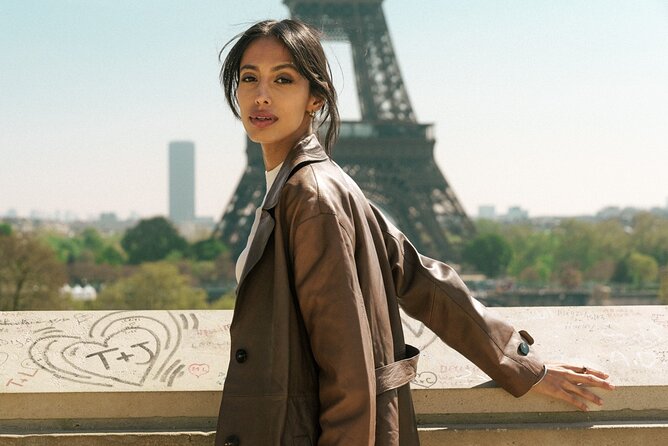Paris: Eiffel Tower Vintage Photoshoot - Vintage Film Look, Digital Speed: What Makes This Photoshoot Different