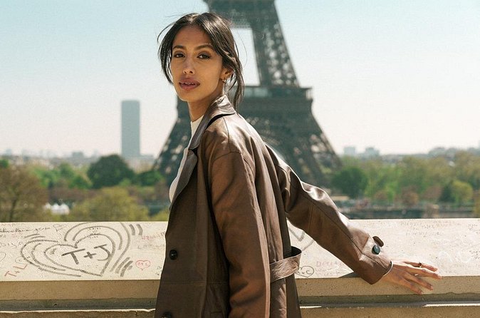 Paris: Eiffel Tower Vintage Photoshoot - Weather, Crowds, and Mobility: The Real-World Part