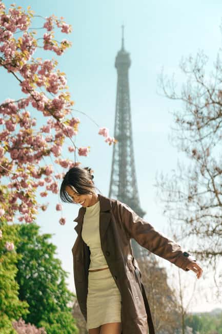 Paris: Eiffel Tower Vintage Photoshoot - Should you book? My practical take