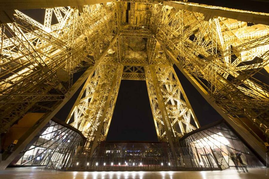 Paris: Elegant Dinner with Drinks in the Eiffel Tower - Choosing your seat: Cœur Brasserie vs Seine View