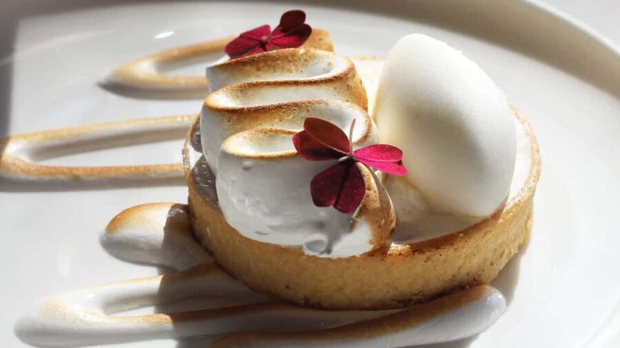 Paris: Elegant Dinner with Drinks in the Eiffel Tower - Timing tips: sunset, lights, and the feel of different dinner hours