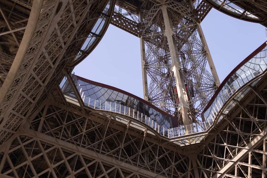 Paris: Elegant Dinner with Drinks in the Eiffel Tower - Service style at Madame Brasserie: attentive, detailed, and calm
