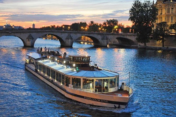 Paris en Scene 3 Course Seine River Dinner Cruise - Where you meet the boat: Pont de Bir-Hakeim and Île aux Cygnes