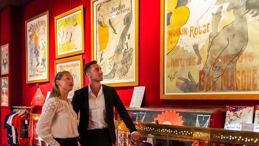 Paris: Evening Sightseeing Tour and Moulin Rouge Show - The Moulin Rouge Féerie Cabaret: Doris Girls, 1,000 Costumes, and the Aquarium Moment