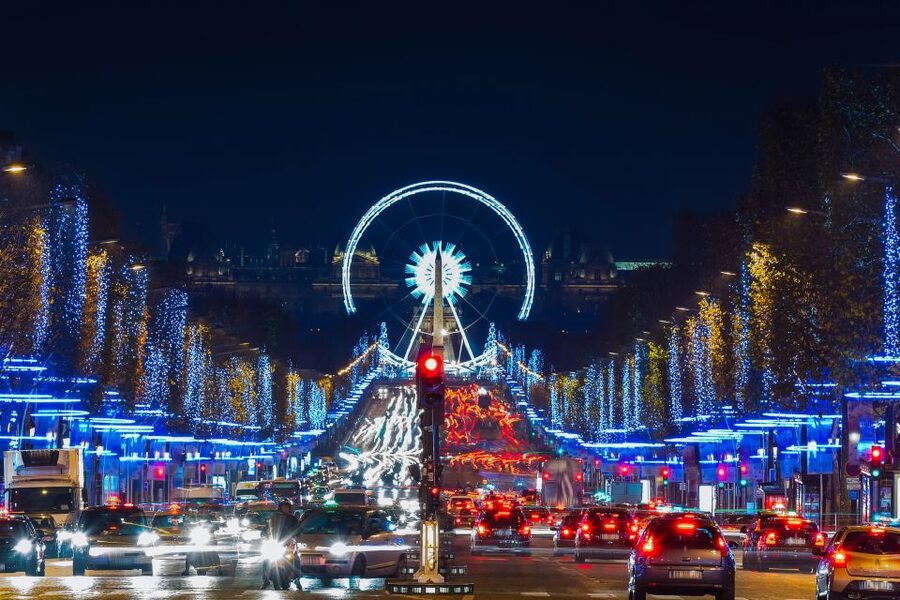 Paris: Evening Sightseeing Tour and Moulin Rouge Show - Seats, Tables, and Sightlines: What You Should Expect Inside
