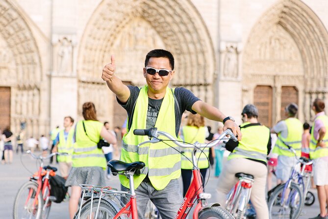 Paris Evening Snapshot Bike Tour - The Night Ride Core: Eiffel Tower Departure and the City Lighting Window