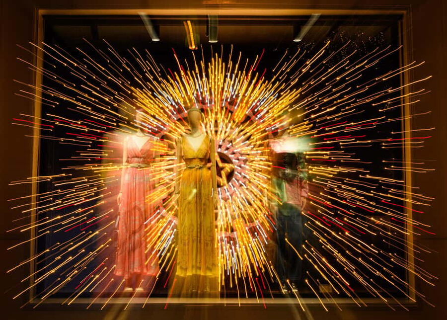 Paris: Experience the magic of Christmas on a walk with a pro photographer - The golden triangle: Av. Montaigne and the “luxury décor” effect