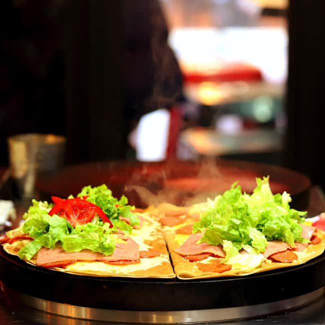 Paris: Experience unique French crêpes and galettes - Sweet crêpes: choose 1 to 2 toppings and enjoy the texture