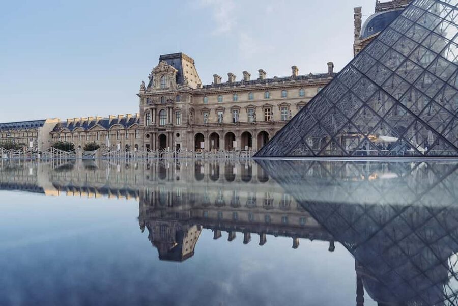 Paris: Explore the City of Light on a Magical Walking Tour - Starting at Place Saint-Michel: A Great First Step on Foot