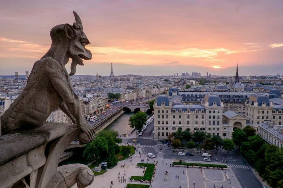 Paris: Explore the City of Light on a Magical Walking Tour - Palais de Justice: Where Paris’ Legal Power Lives