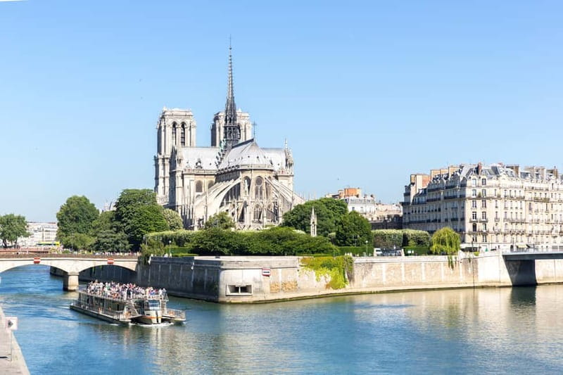 Paris: Explorer Pass with 3, 4, 5, 6, or 7 Attractions - Montmartre: lunch or dinner with the artists vibe
