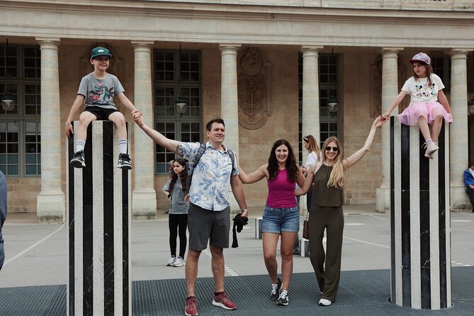 Paris Family Adventure- Time Quest For Kids + Seine Cruise Pass - Bourse de Commerce to Palais Royal: art and architecture in quick bites
