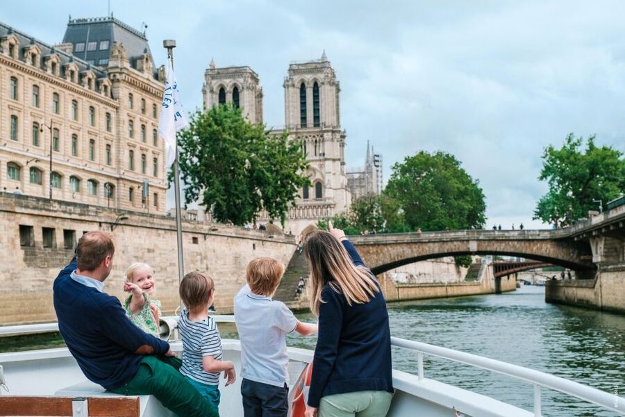 Paris: Family-Friendly River Seine Guided Cruise - A one-hour Seine cruise that works for real families
