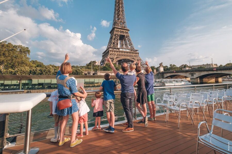 Paris: Family-Friendly River Seine Guided Cruise - The cruise route experience: how it feels moving past Paris