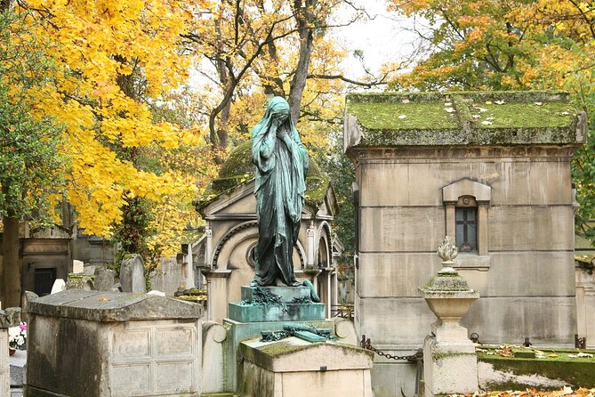 Paris: Famous Graves of Pere Lachaise Cemetery Guided Tour - Jim Morrison and the graffiti layer of fandom