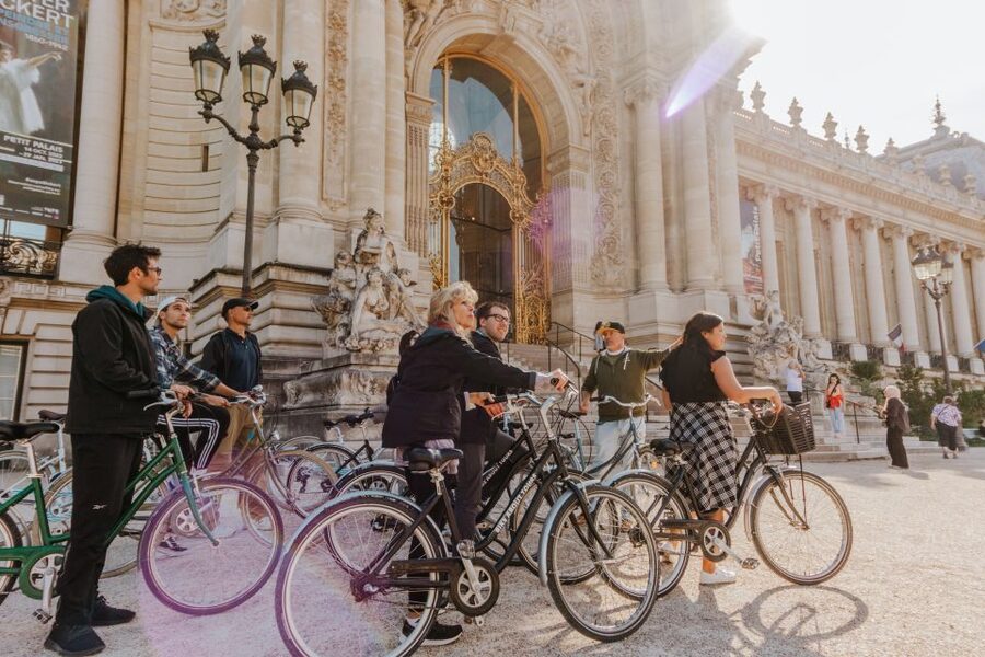 Paris: Famous Monuments Cycling Tour - Starting at Le Peloton Café in the Marais