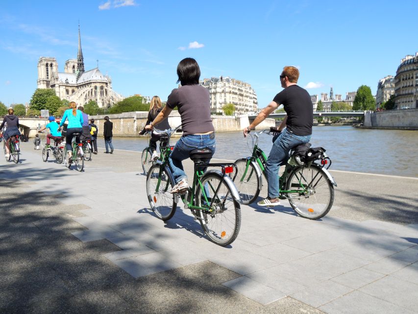 Paris: Famous Monuments Cycling Tour - Bikes, helmets, and the ride reality check