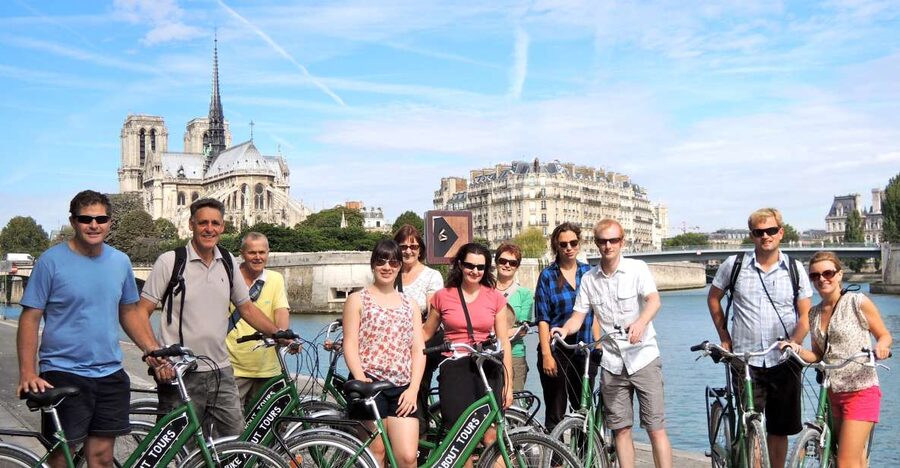Paris: Famous Monuments Cycling Tour - The Seine islands and Notre-Dame to Palais de Justice