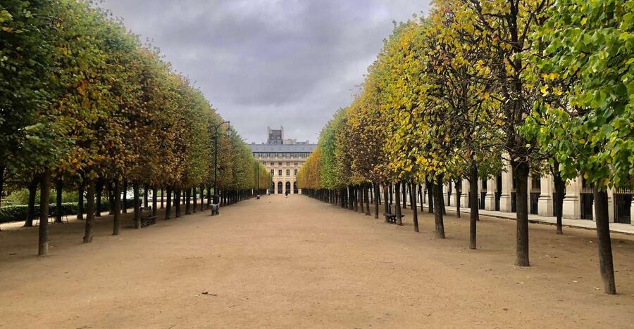 Paris: Fashion History Walking Tour in the Heart of Paris - Meeting at La Comédie-Française: The Guide Sets the Tone