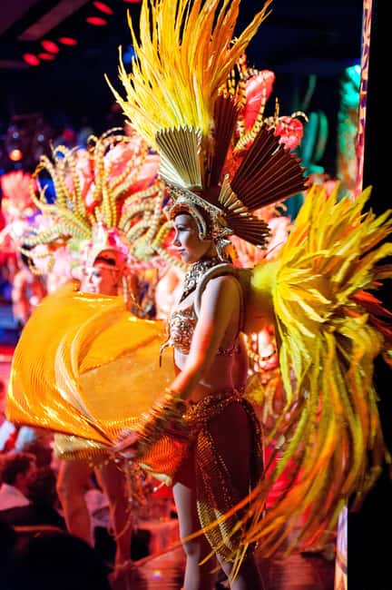 Paris: First Show Moulin Rouge with Champagne & Seine Cruise - The coach night to Montmartre: keeping the group moving