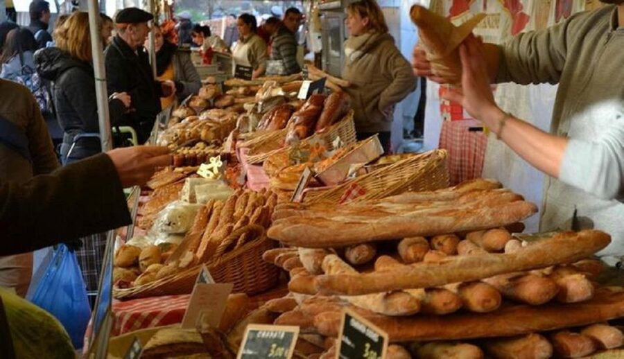 Paris: Food Market Tour in Bastille - The passageways of Bastille: how the neighborhood actually connects