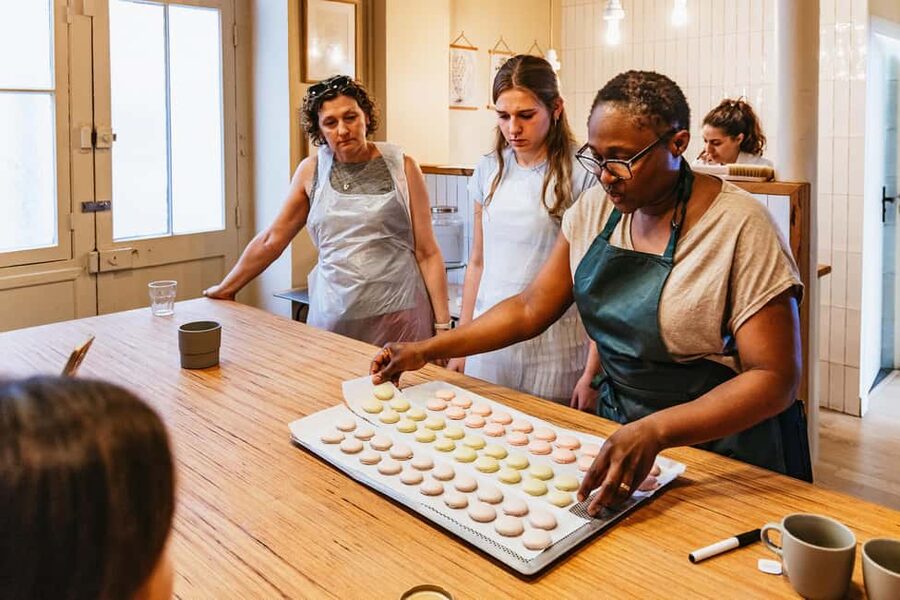 Paris: French Macaron Culinary Class with a Chef - Finding your way: Maison Fleuret and the grey door