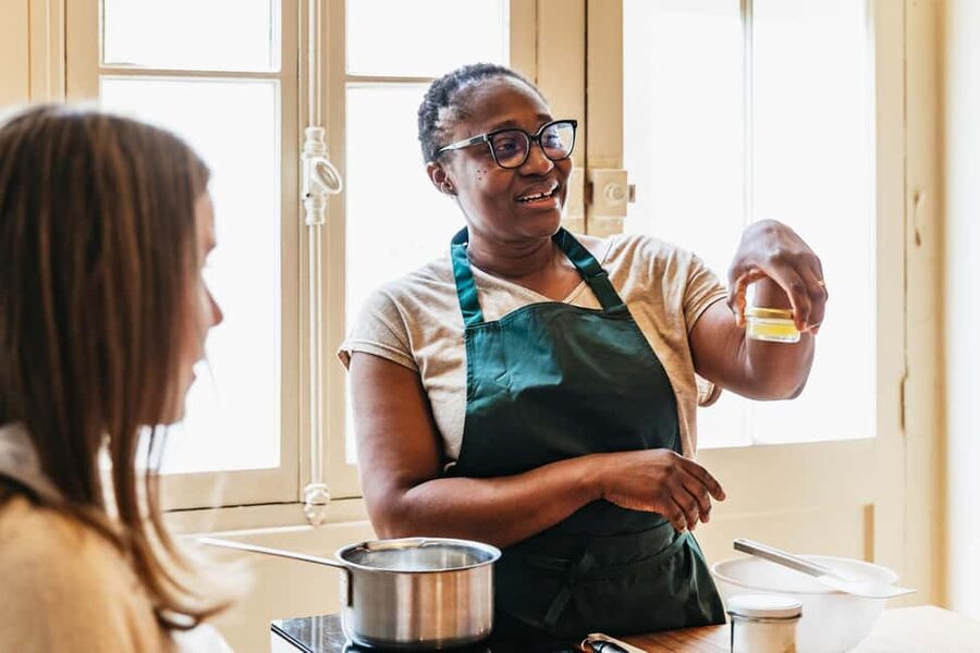 Paris: French Macaron Culinary Class with a Chef - Working with the chef: why the teaching style matters
