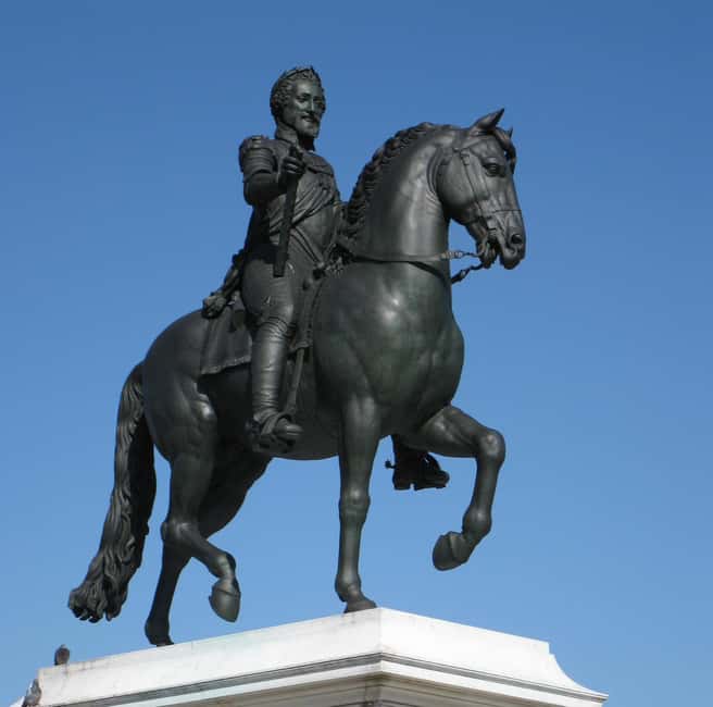 Paris: French Monarchy Intrigues Walking Tour - The pig, the Templars, and the Friday 13 superstition thread