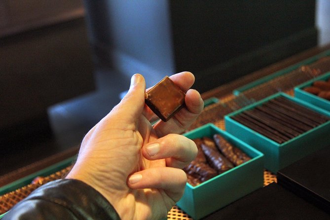 Paris French Sweets Tasting Tour with Pastries and Chocolates - Meeting points and choosing the correct neighborhood option