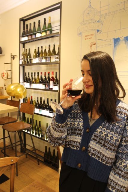 Paris: French Wine and Cheese Guided Tasting - The Tasting Flow: Look, Smell, Sip, Repeat