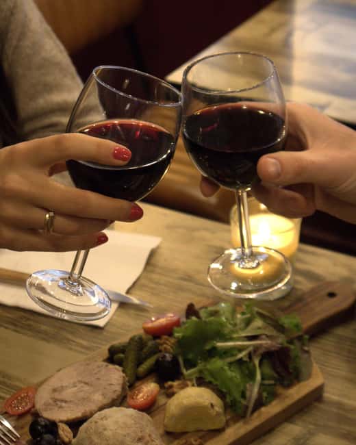 Paris: French wine tasting with cheeses and charcuterie - What happens during the 1–1.5 hour tasting