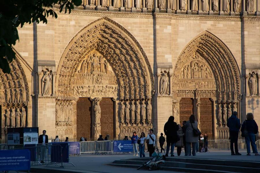 Paris: Ghosts and Dark Stories Guided Walking Tour - Pont Neuf Phantom Coach: The Bridge Stop That Sets the Tone