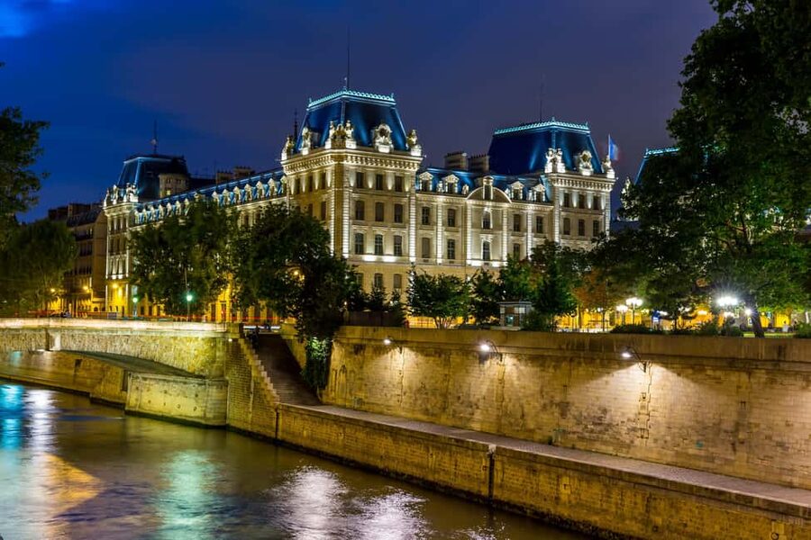 Paris: Ghosts, Legends & Mysteries Evening Walking Tour - Pont Neuf to Vert-Galant: why the air feels different near the Seine