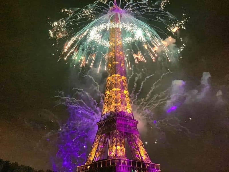 Paris: Gourmet 3-Course Dinner Cruise with French Wine - Themed Dance Night: Music Hits, Quizzes, and a Party Tempo