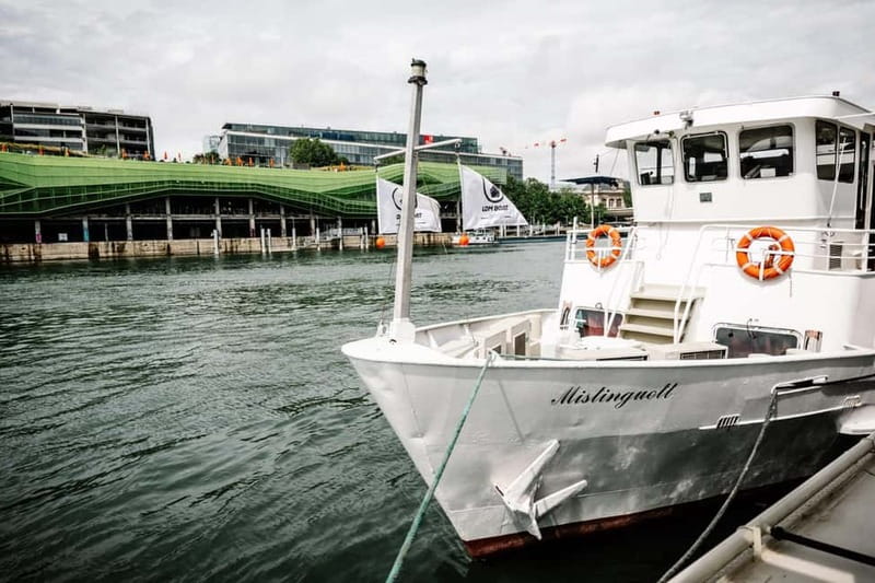 Paris: Gourmet 3-Course Dinner Cruise with French Wine - Where You Board and How to Find the Boat (Péniche Alizé vs Le Bateau Alizé)