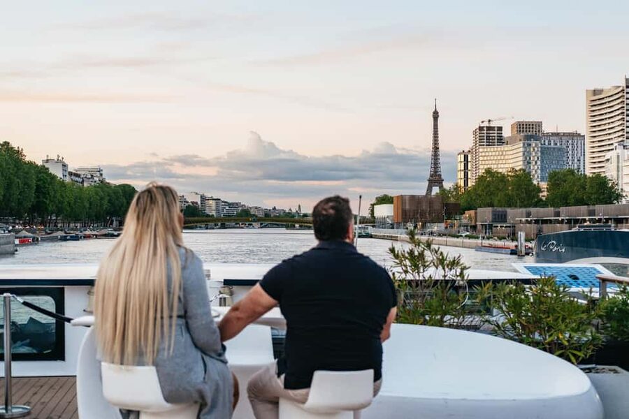 Paris: Gourmet Dinner Cruise on Seine River with Live Music - Three-course Seine dinner: what you’re eating and how it lands
