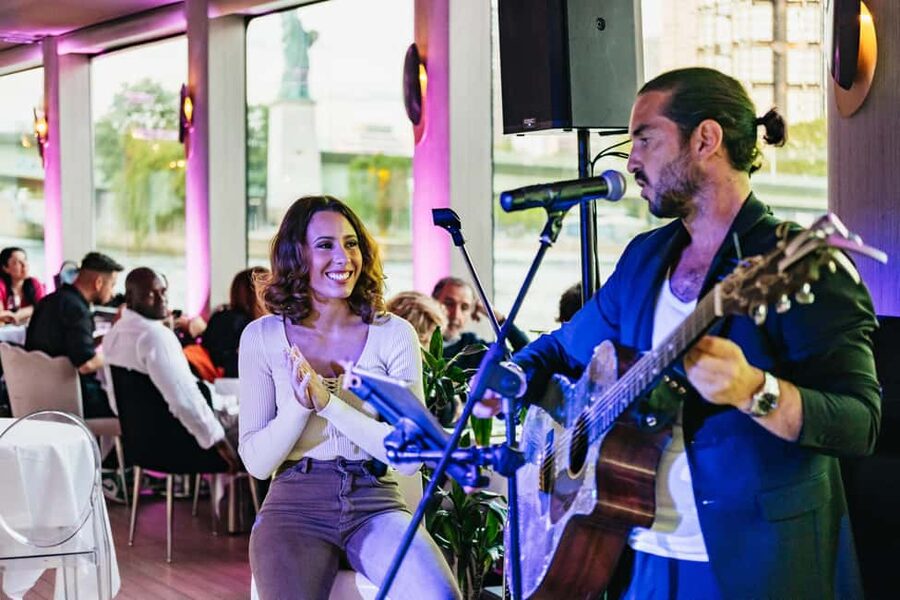 Paris: Gourmet Dinner Cruise on Seine River with Live Music - Seating, staff, and how to have the smoothest night