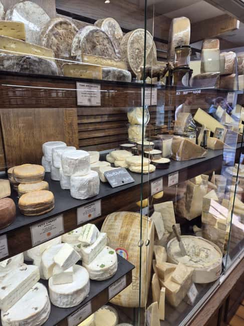 Paris Gourmet: Food Tour in South Montmartre - Stop 1: grand-cru chocolates to set the tone