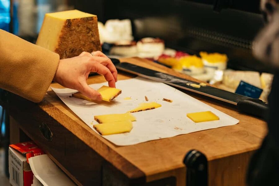Paris: Gourmet Food Tour with Over 10 Tastings and Wine - What you’ll actually eat (and why you should come hungry)