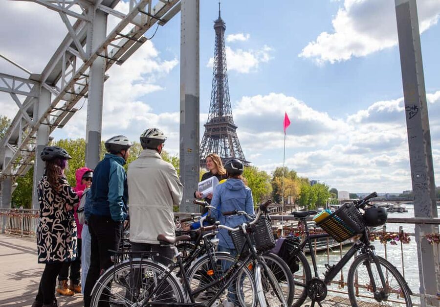 Paris: Guided Bike Tour of Must-See Sights - From Rue Brantôme to the Seine: how you start strong
