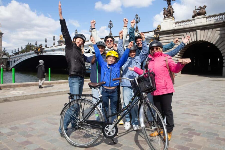 Paris: Guided Bike Tour of Must-See Sights - Why the car-free Seine ride is the whole point