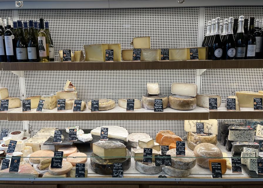 Paris: Guided Champagne & Food Tour in St-Germain-des-Pres - The Tasting Core: How the Tour Builds from Delicacies to Champagne