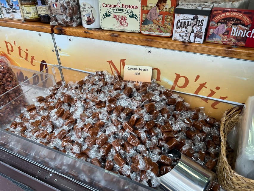 Paris: Guided Montmartre Walking Tour with Food & Wine - Sacré-Cœur Stories vs. Tasting Focus: A Real Review Trade-Off