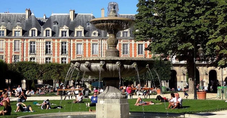 Paris: Guided tour of Marais in German - Private group in German: why it changes the experience