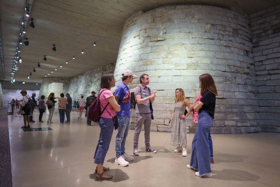 Paris: Guided Tour of the Must-Sees of the Louvre Museum - Italian Renaissance to 19th-Century French Paintings: Why the Tour Spans More Than One Room