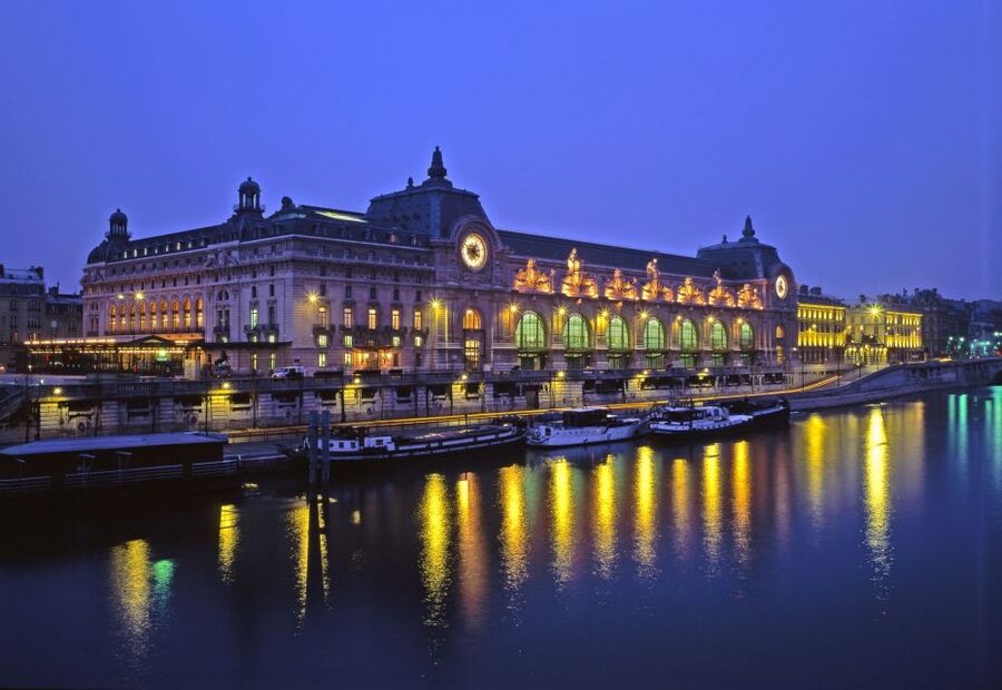 Paris: Happy Hour Evening Cruise on the Seine River - Tuileries and the Louvre banks: how the sunset changes the river